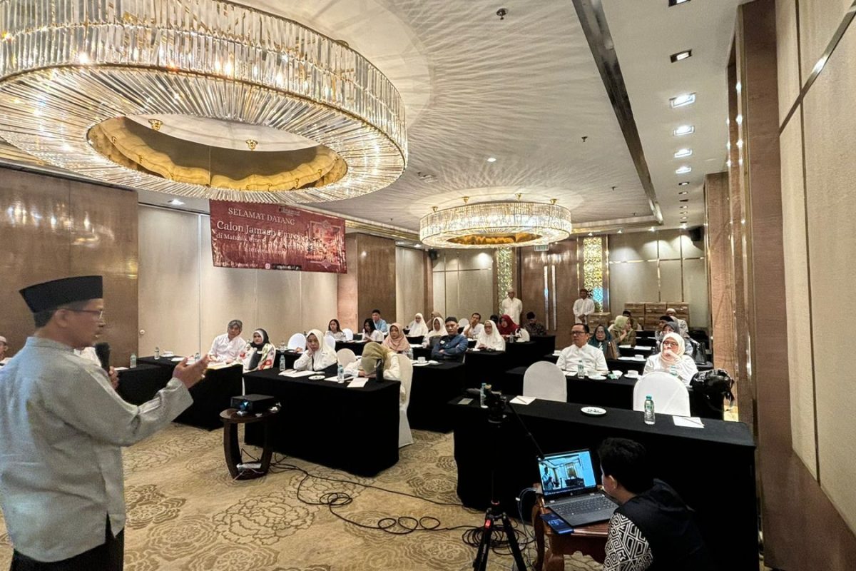 Di bimbing oleh Ust. Achmad